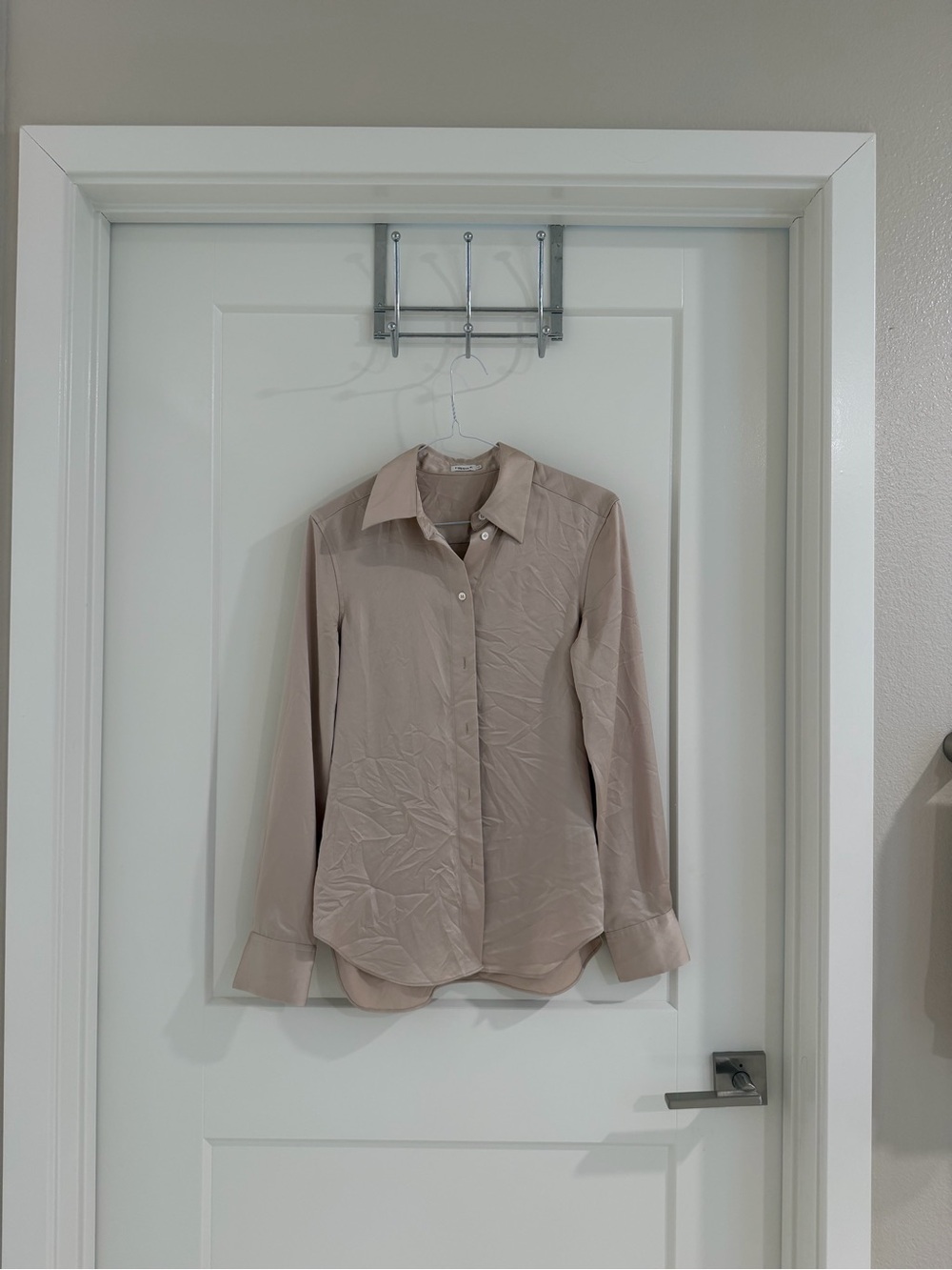 Women's Long-Sleeve Button-Down Shirt in Light Taupe